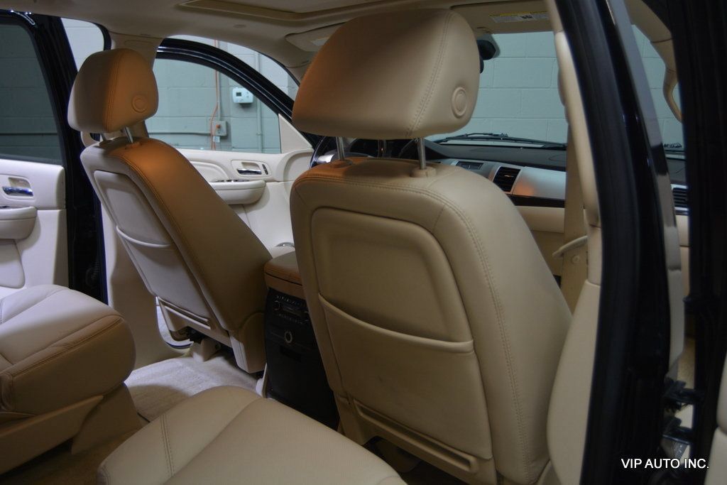 Used 2007 Cadillac Escalade AWD w/ Climate Package image 19