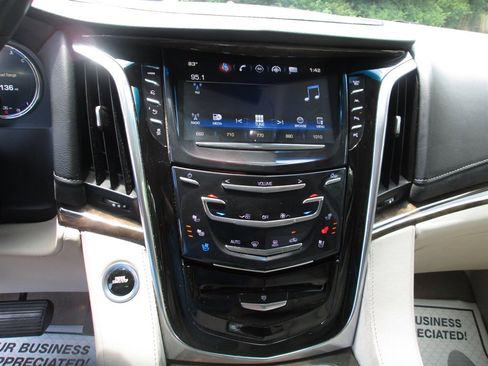 Used 2018 Cadillac Escalade ESV Luxury image 8