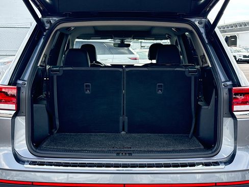 Used 2023 Volkswagen Atlas SE w/ Panoramic Sunroof Package image 11