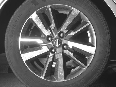 Used 2025 Nissan Versa SV image 15