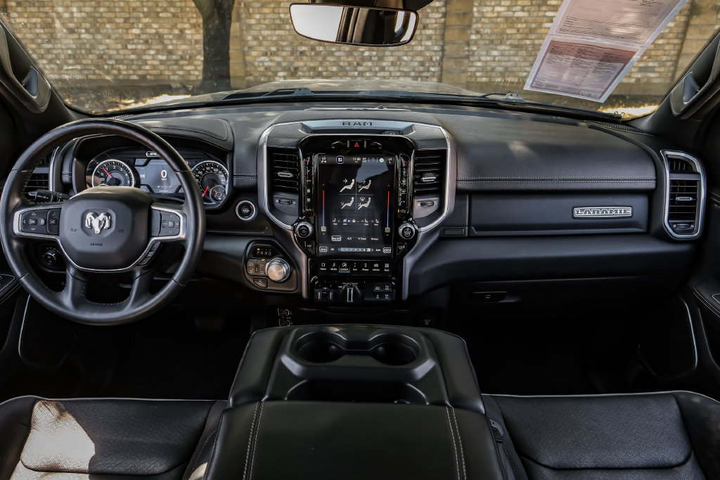 Used 2023 RAM 1500 Laramie AWD/4WD image 5