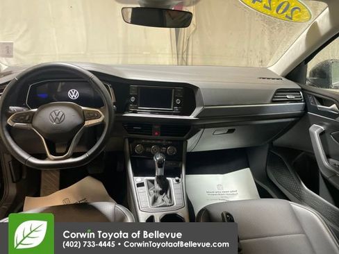 Used 2024 Volkswagen Jetta SE image 20