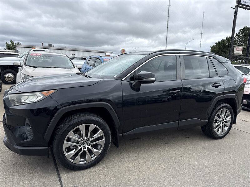 Used 2019 Toyota RAV4 XLE Premium AWD/4WD image 2