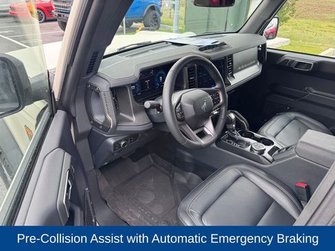 Used 2025 Ford Bronco Badlands image 9