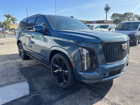 Used 2025 Cadillac Escalade Sport Platinum AWD/4WD image 3