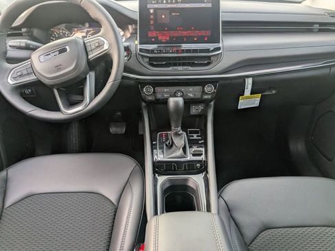 New 2026 Jeep Compass Latitude image 21