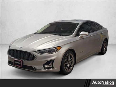Used 2019 Ford Fusion Titanium image 1