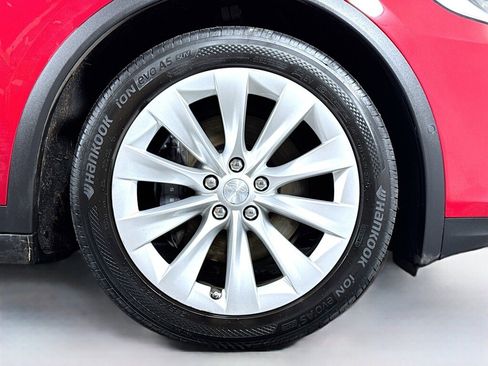 Used 2018 Tesla Model X 75D image 42