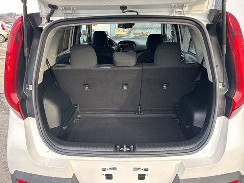Certified 2022 Kia Soul S image 28