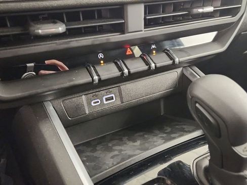 Used 2024 Chevrolet Colorado Trail Boss w/ Technology Package image 17