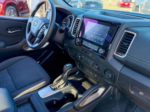 Used 2022 Nissan Frontier SV image 12