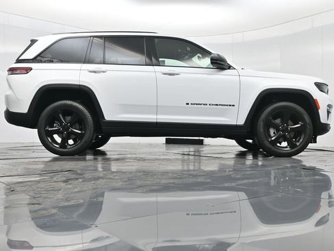 New 2025 Jeep Grand Cherokee Limited w/ Black Appearance Package image 53