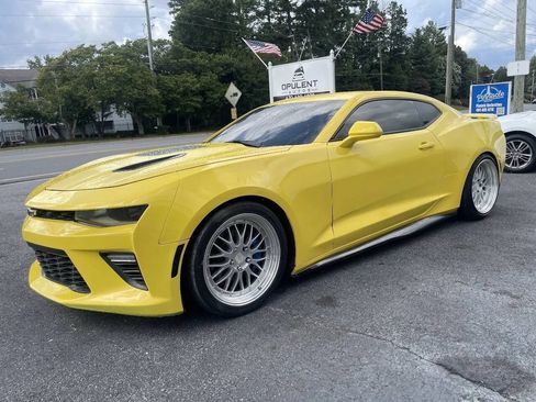 Used 2017 Chevrolet Camaro SS RWD image 4