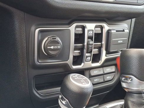 New 2025 Jeep Gladiator Sport image 24