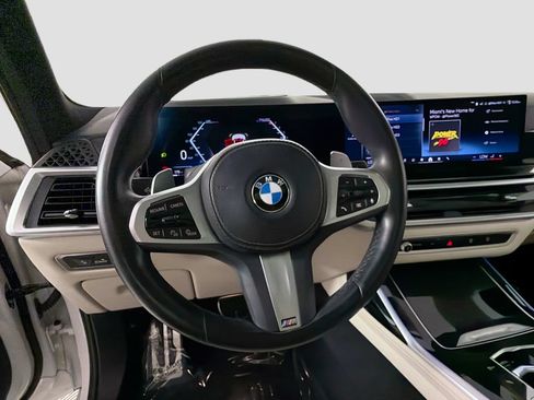Used 2024 BMW X7 xDrive40i w/ M Sport Package AWD/4WD image 11
