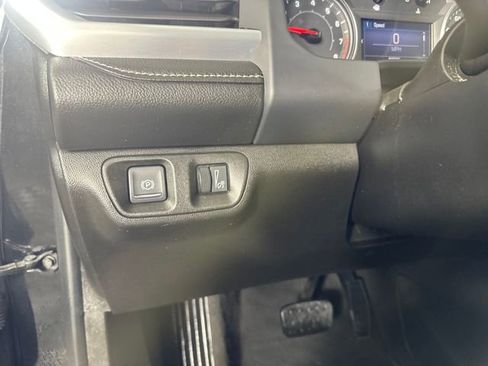 Used 2021 GMC Acadia SLE image 19