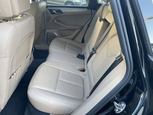Used 2022 Porsche Macan S image 21