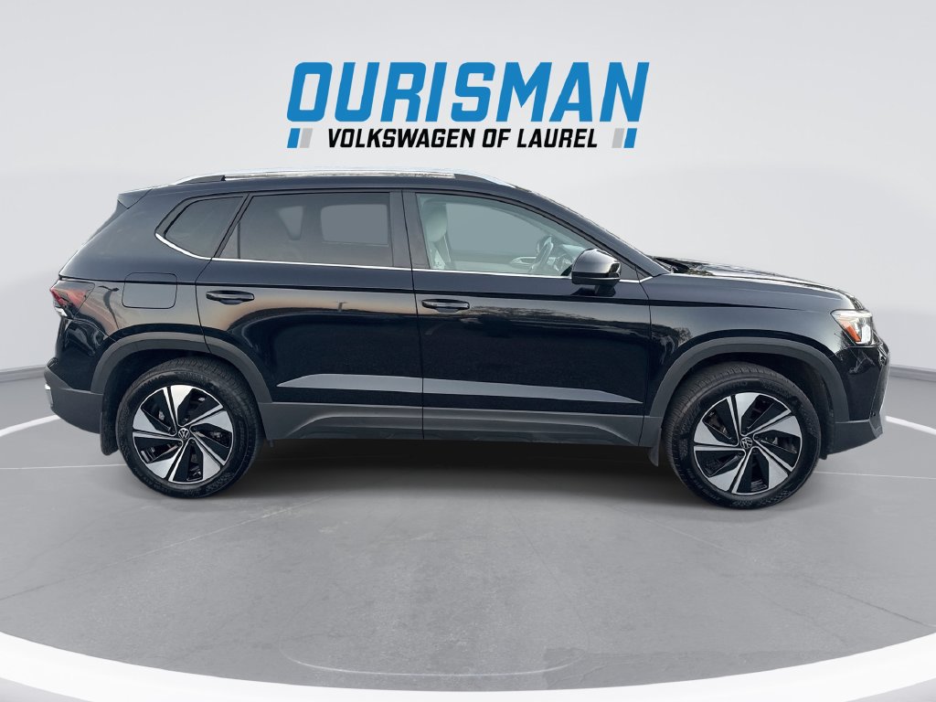 Used 2025 Volkswagen Taos SE w/ Panoramic Sunroof Package AWD/4WD image 9