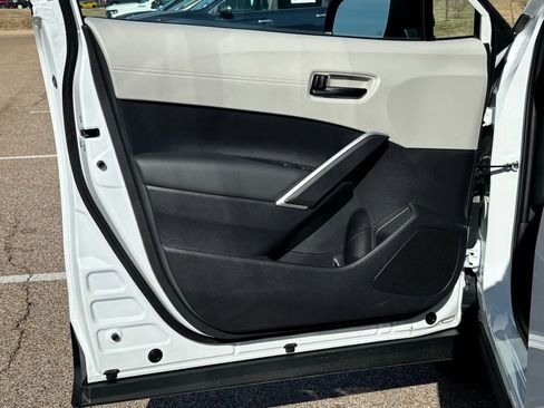 New 2026 Toyota Corolla Cross L image 24