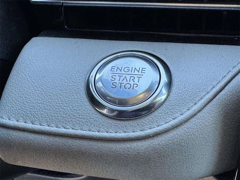 Used 2024 Lincoln Nautilus Reserve image 9