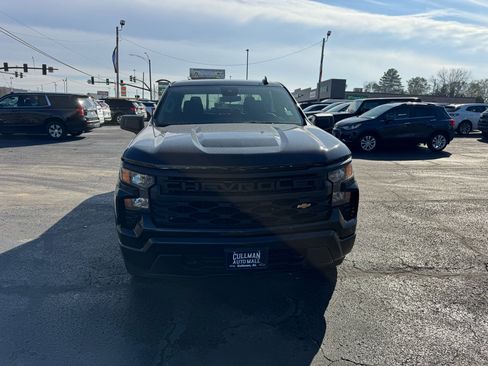 Used 2023 Chevrolet Silverado 1500 Custom image 3