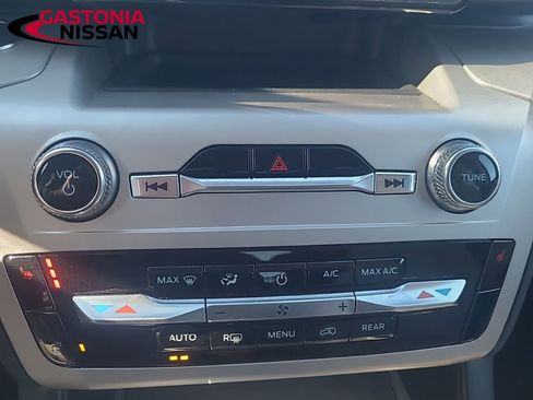 Used 2022 Ford Explorer XLT w/ Equipment Group 202A image 41