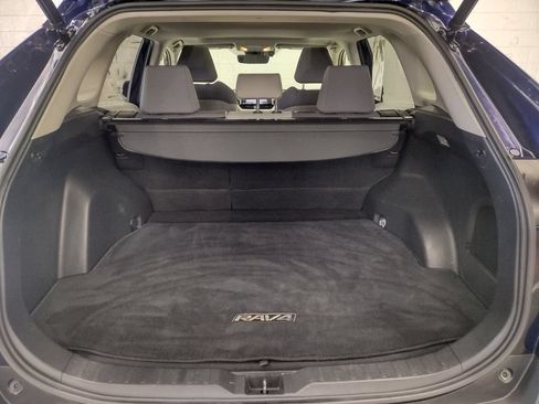Used 2019 Toyota RAV4 XLE w/ Convenience Package AWD/4WD image 19