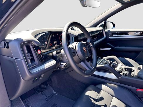 Certified 2026 Porsche Cayenne Coupe AWD/4WD image 4
