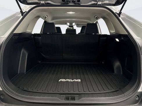 Used 2022 Toyota RAV4 LE image 18