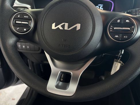 Used 2025 Kia Soul LX w/ LX Technology Package FWD image 26