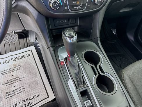 Used 2020 Chevrolet Equinox LT FWD image 17