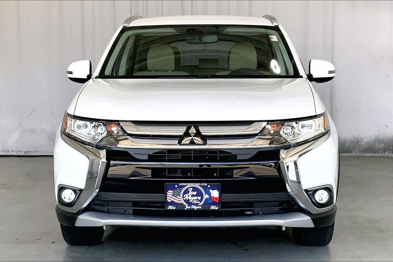 Used 2017 Mitsubishi Outlander SEL FWD image 2