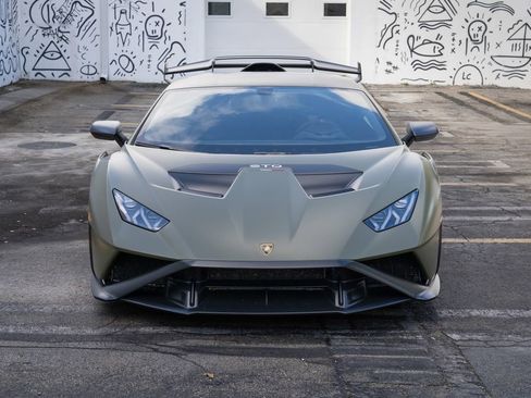 Used 2022 Lamborghini Huracan STO image 9