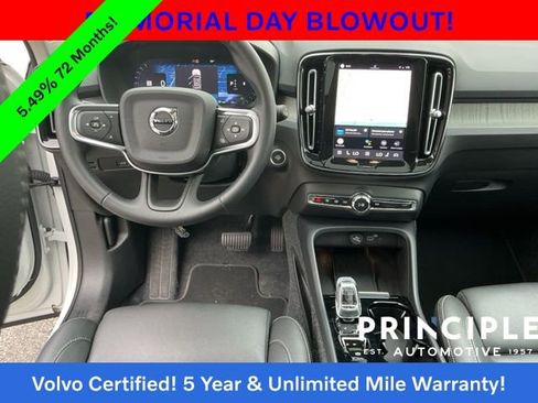 Used 2025 Volvo XC40 B5 Plus AWD/4WD image 17