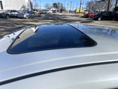 Used 2017 Toyota Prius Four image 15