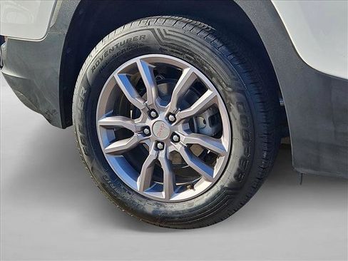 Certified 2024 GMC Terrain SLT image 23