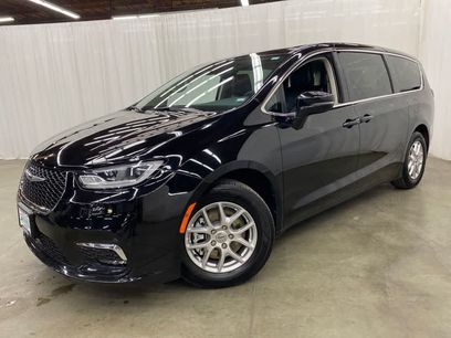 Used 2024 Chrysler Pacifica Touring-L