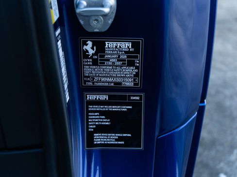 Used 2025 Ferrari SF90 Spider image 38