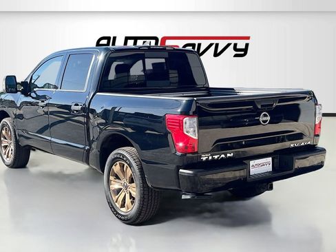 Used 2024 Nissan Titan SV w/ SV Convenience Package image 5