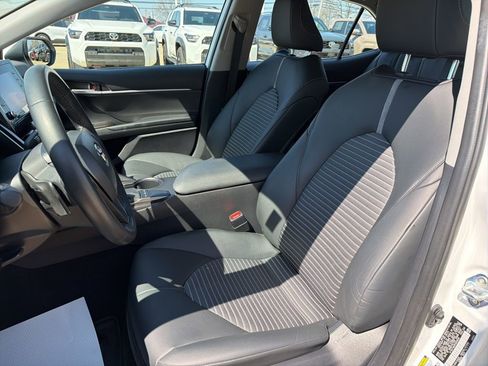 Used 2023 Toyota Camry SE image 9
