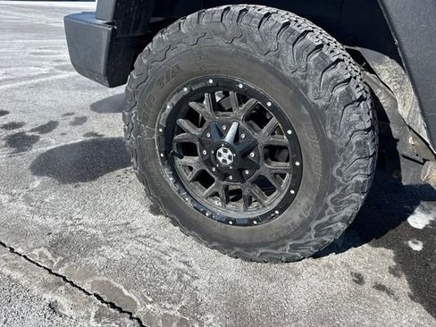 Used 2018 Jeep Wrangler Unlimited Sport S image 11