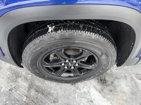 Used 2023 GMC Acadia AT4 w/ Technology Package image 12