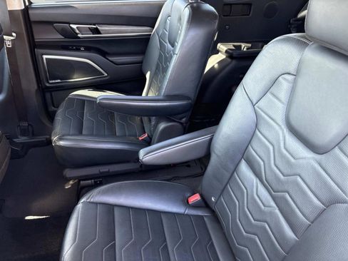 Used 2022 Kia Telluride SX w/ SX Prestige Package image 18
