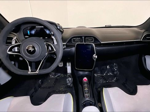 Used 2023 McLaren Artura RWD image 22