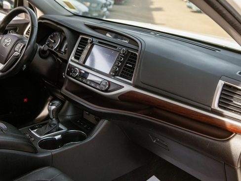 Used 2015 Toyota Highlander Limited image 11