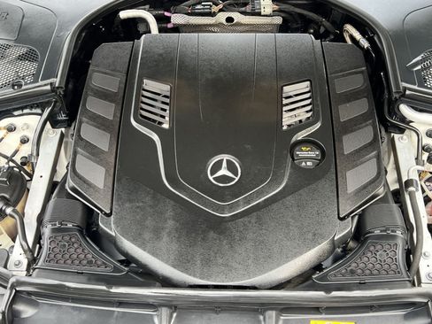 Used 2022 Mercedes-Benz S 580 4MATIC Sedan w/ AMG Line Package image 34