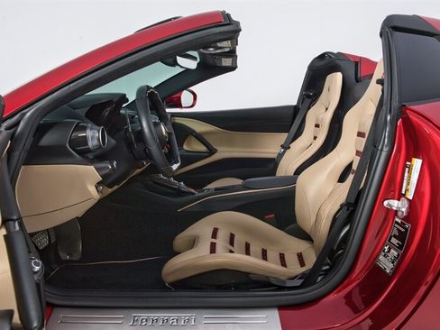 Used 2021 Ferrari 812 GTS RWD image 21
