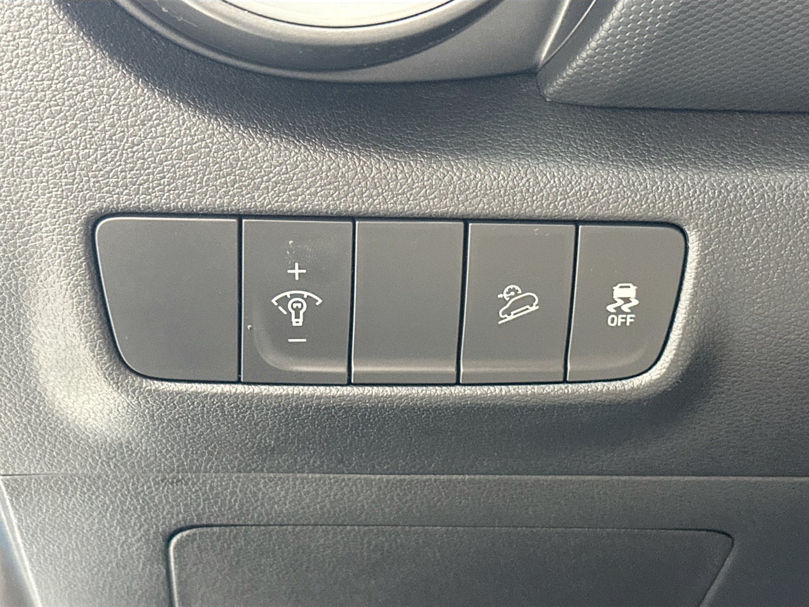 Used 2023 Hyundai Kona Limited AWD/4WD image 10