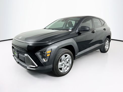 Used 2025 Hyundai Kona SE AWD/4WD image 3