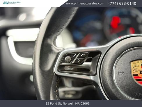 Used 2018 Porsche Macan Turbo AWD/4WD image 28